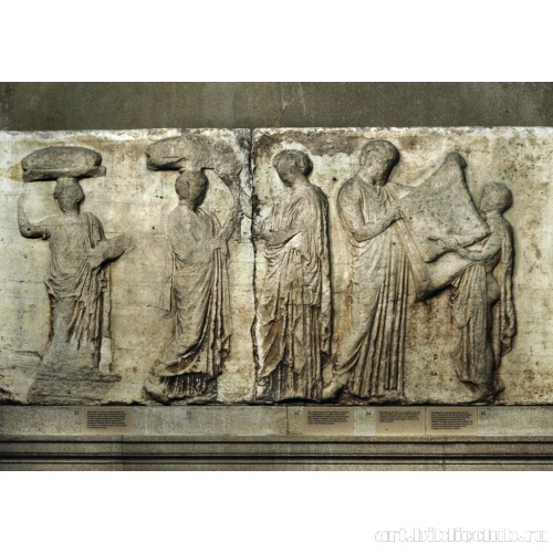 Рельеф с изображением олимпийских богов и афинских граждан с восточного фриза Парфенона