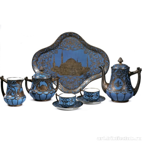 Фарфоровый чайный сервиз, инкрустированный серебром