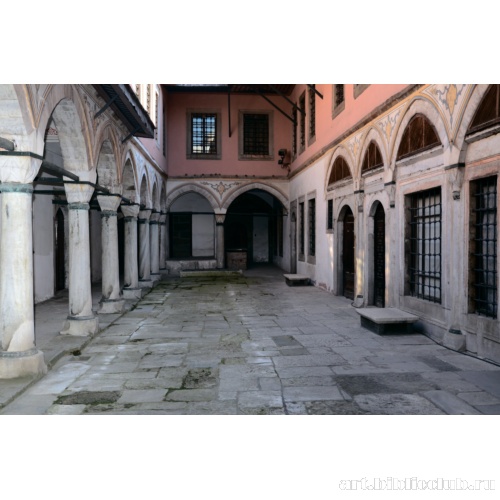 Двор невольниц