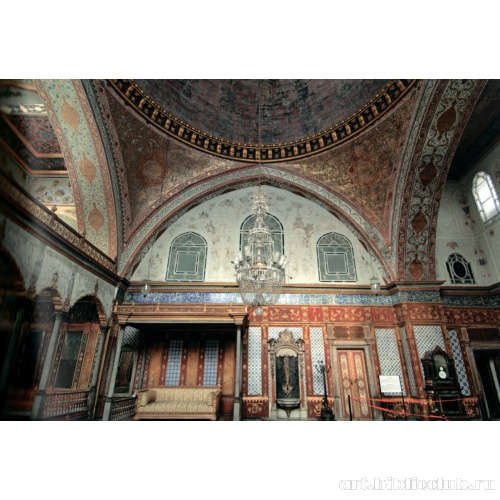 Зал повелителя (Тронный зал султана Мурада III в гареме)