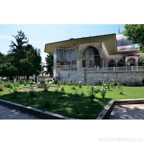 Ереванский павильон со стороны сада