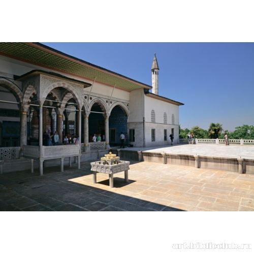 Терраса с бассейном