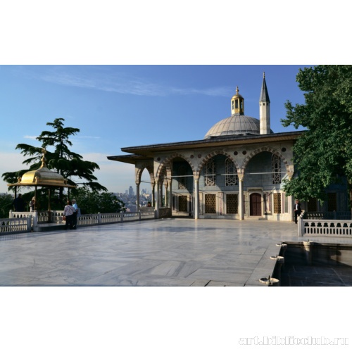 Вид на Багдадский павильон с Мраморной террасы