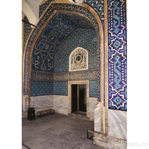 Лоджия с изразцами перед входом в Чинили кёшк