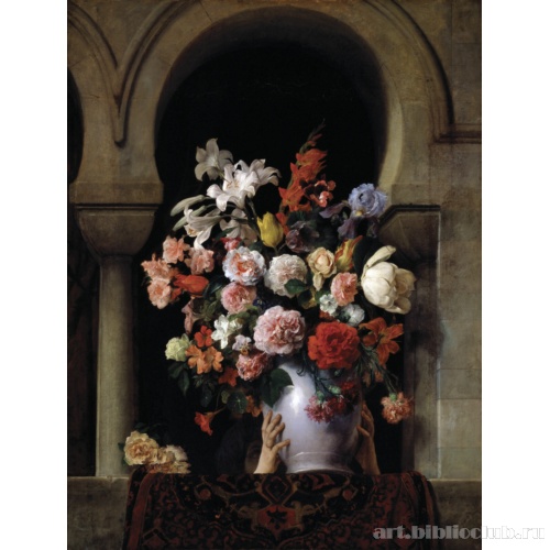 Ваза с цветами на окне гарема