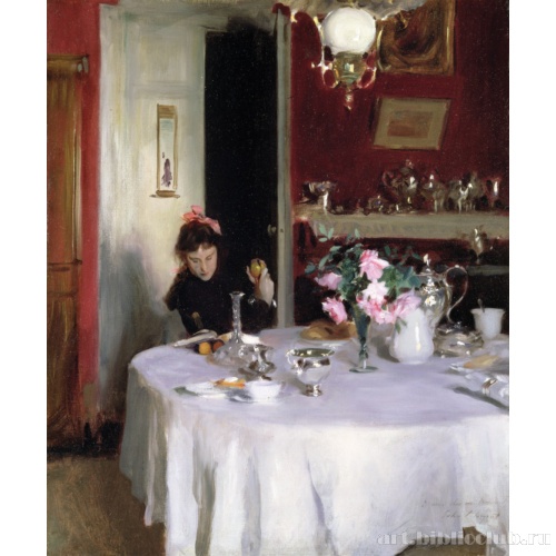 Стол с завтраком