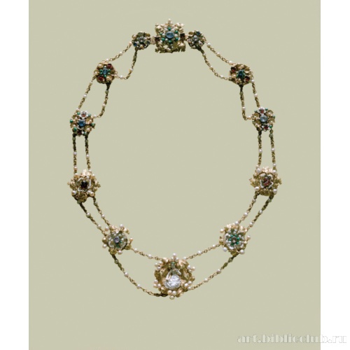 Двенадцать медальонов, соединенных в ожерелье