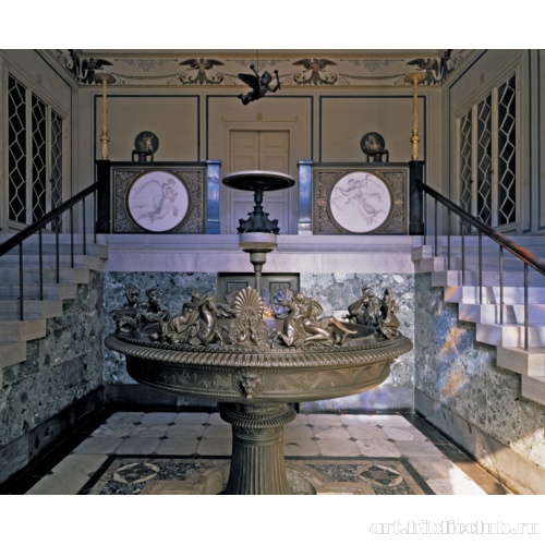 Дворец «Шарлоттенхоф». Интерьер вестибюля