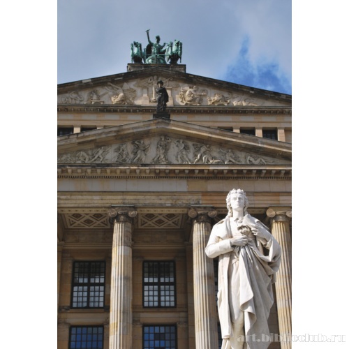 Здание Берлинского драматического театра (Концертхаус). Скульптура в декорации главного фасада здания