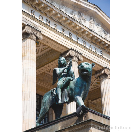 Здание Берлинского драматического театра (Концертхаус). Скульптура в декорации главного фасада здания
