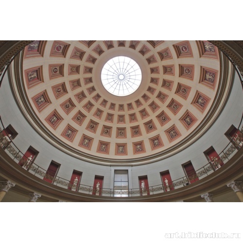 Старый музей в Берлине. Интерьер ротонды. Вид кессонированного купола