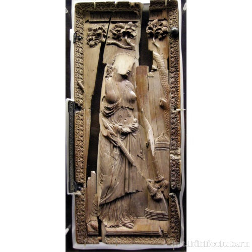 Жрица перед жертвенным алтарем. Створка диптиха