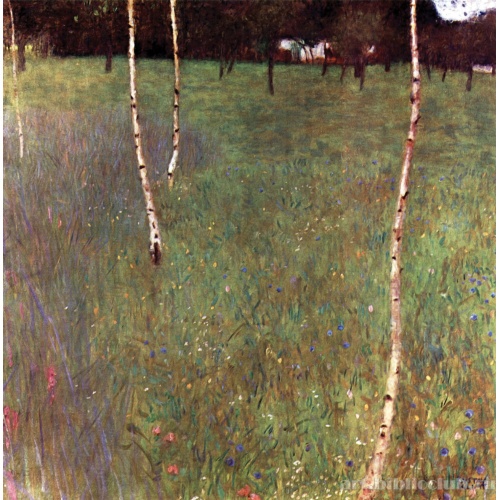 Крестьянский дом за березами