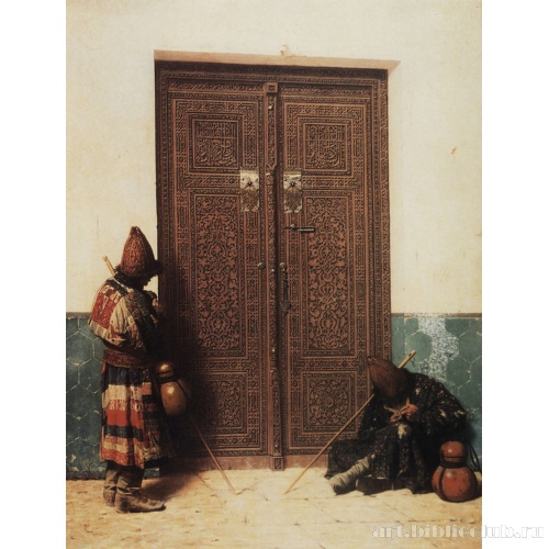 У дверей мечети