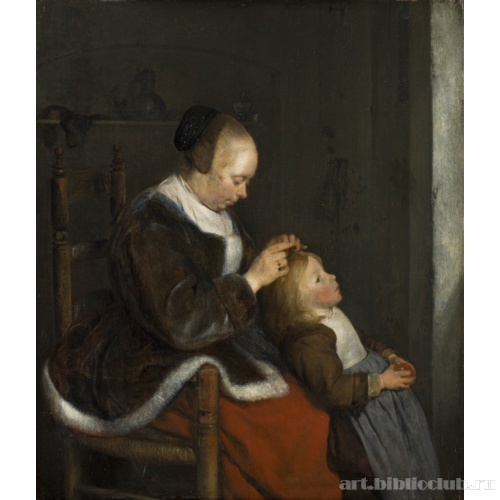 Мать, причесывающая волосы ребенку