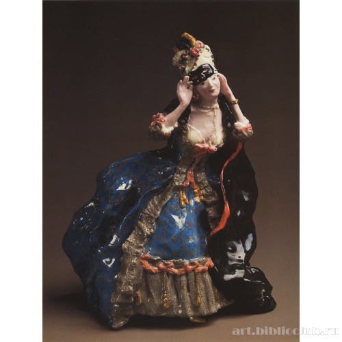 Дама, снимающая маску