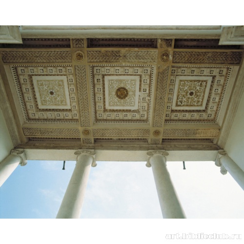 Кессоны на потолке пьяно нобиле