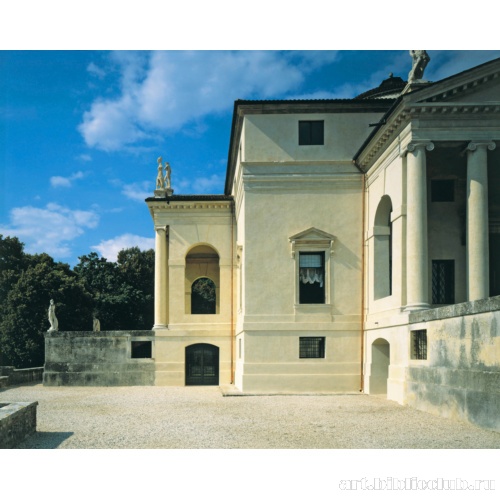 Оформление угла центрального куба здания