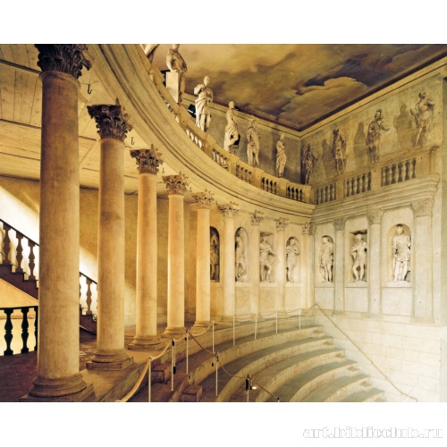 Колоннада лоджии над зрительными рядами амфитеатра