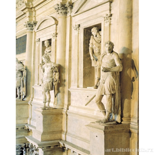 Архитектурно-скульптурный декор второго яруса фасада сценического «дворца»