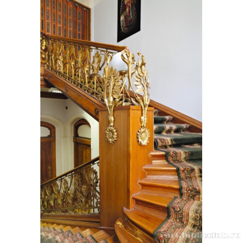 Особняк А. И. Кекушевой. Фрагменты металлического декора парадной лестницы