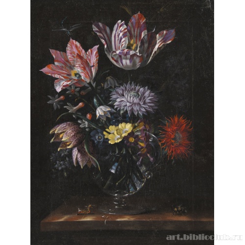 Стеклянная ваза с цветами