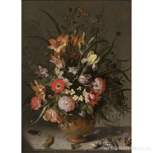 Букет цветов в вазе, насекомые и крошечные существа