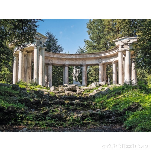 Колоннада Аполлона. Вид со стороны каскада