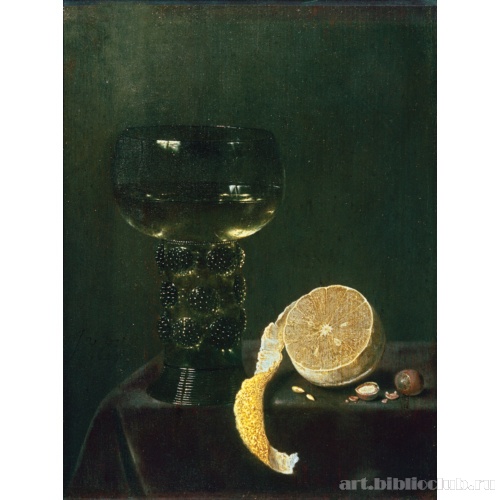 Бокал вина и лимон