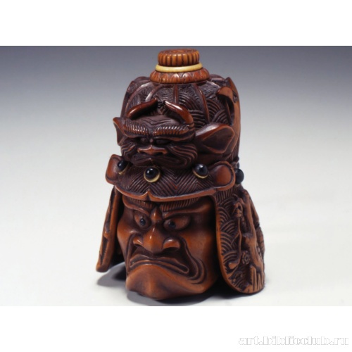 Воин в шлеме. Нэцке