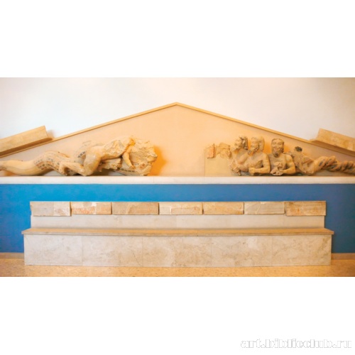 Фронтон храма Гекатомпедон