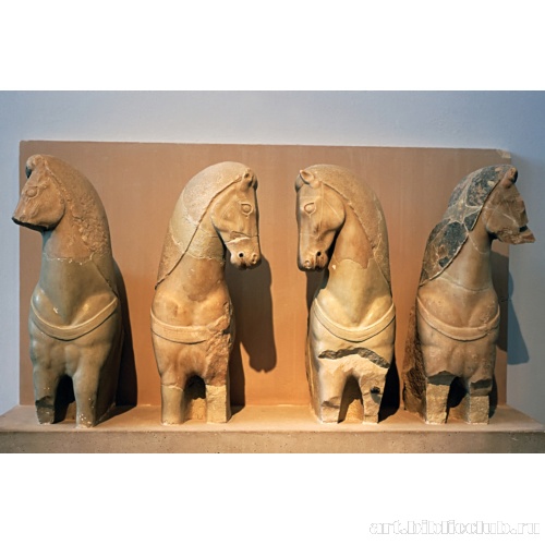 Фронтон с квадригой