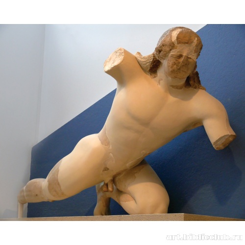 Гигантомахия. Фрагмент фронтона. Зевс