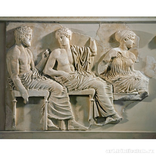 Фриз Парфенона. Фрагмент с изображением богов — Посейдона, Аполлона и Артемиды
