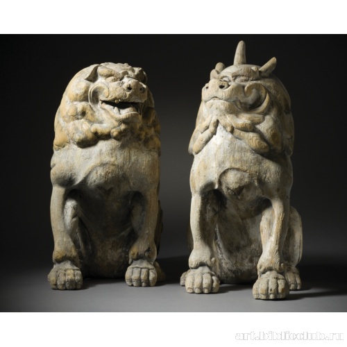 Пара охраняющих животных