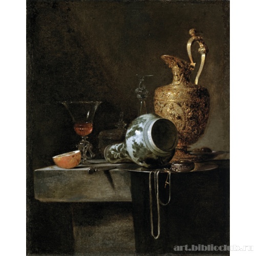 Натюрморт с фарфоровой вазой и серебряным с позолотой кувшином