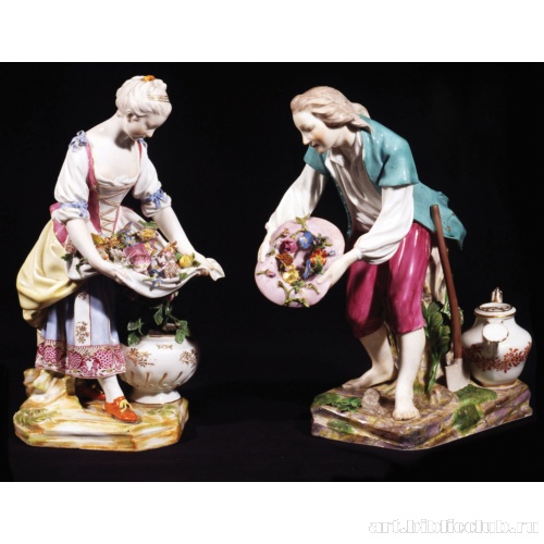 Статуэтки двух молодых садовников