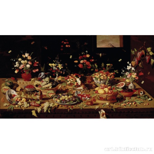 Стол с цветочными вазами, корзинками и блюдами с фруктами, зверушками