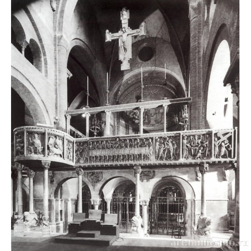 Собор в Модене. Алтарное ограждение и амвон