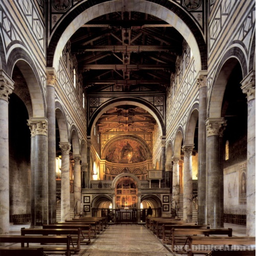 Церковь Сан Миньято аль Монте во Флоренции. Интерьер восточной части храма