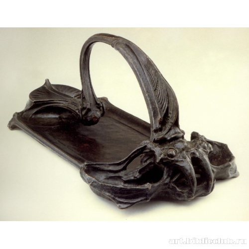 Письменный прибор с чернильницей в форме морского чудовища