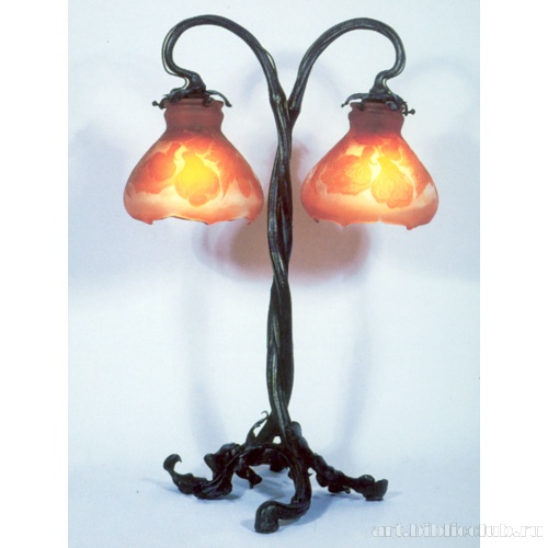 Настольная лампа с двумя абажурами