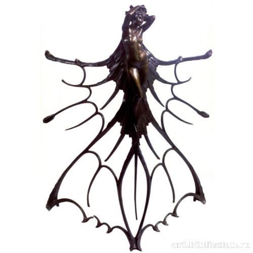 Крылатая женская фигура