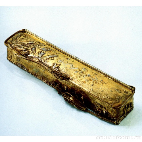 Футляр для карандашей с растительным мотивом и насекомыми