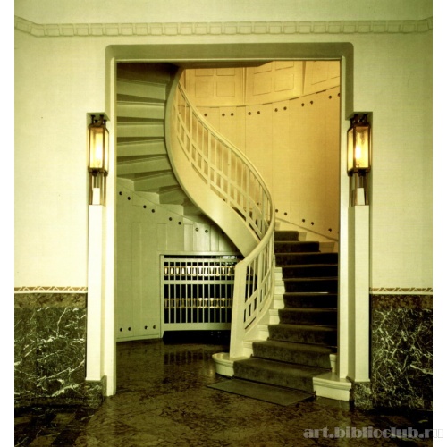 Вилла Хоэнхоф. Эркер спальни с винтовой лестницей на верхний этаж