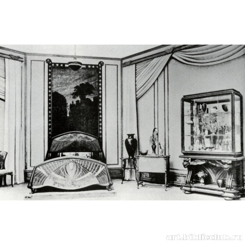 Спальня с кроватью «Заря и сумерки» и витриной «Стрекозы»