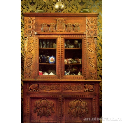 Буфет в доме архитектора А. В. Кузнецова