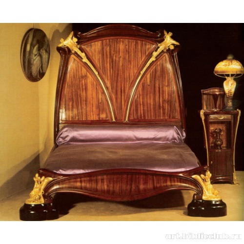 Кровать и прикроватный столик, по заказу кайзера Германии Вильгельма II