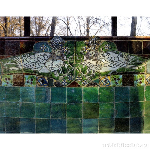 Скамья-диван в парке усадьбы Абрамцево