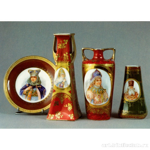 Тарелка декоративная с изображением боярыни; вазочки с изображениями боярышень и боярина